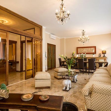 Ferrhouse Charm In Florence Two Lifts ภายนอก รูปภาพ