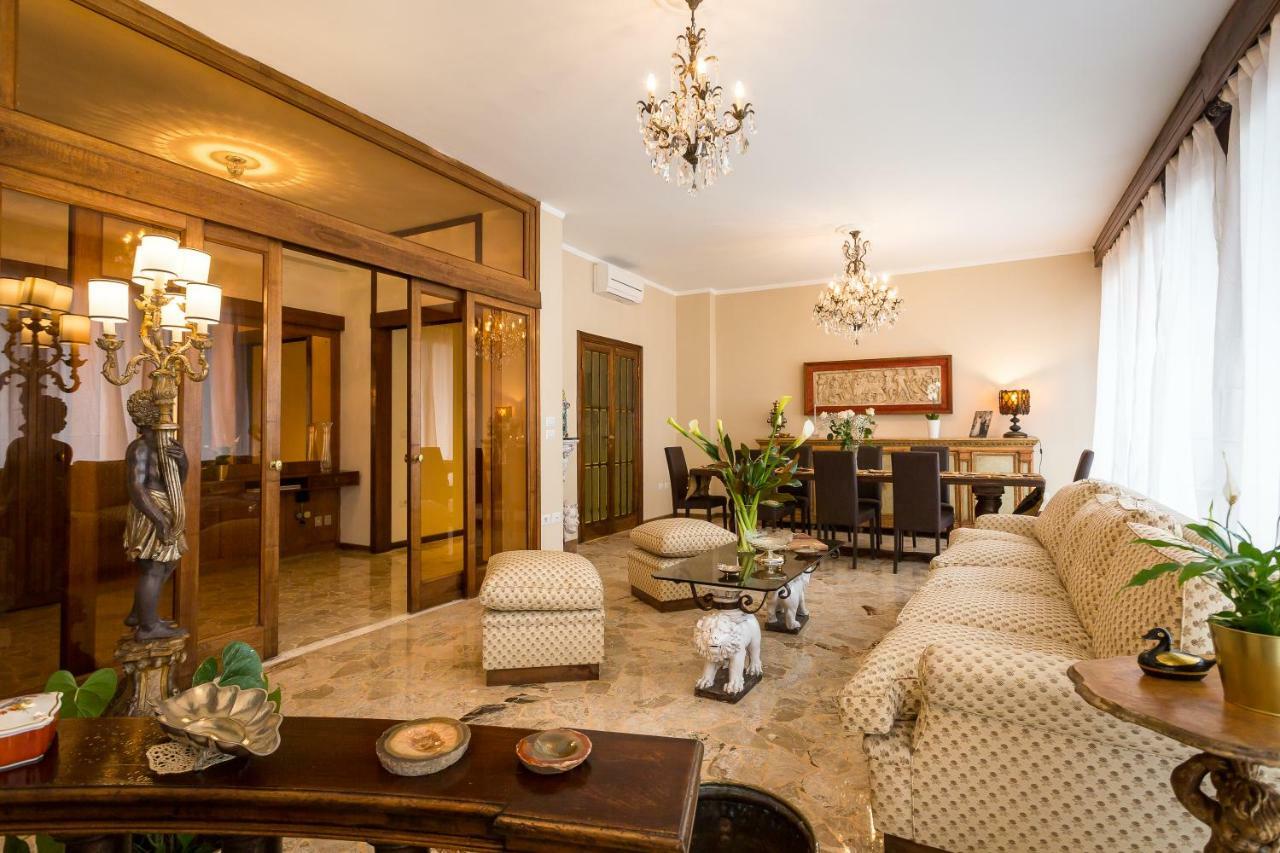 Ferrhouse Charm In Florence Two Lifts ภายนอก รูปภาพ