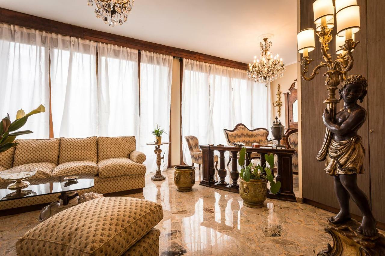 Ferrhouse Charm In Florence Two Lifts ภายนอก รูปภาพ