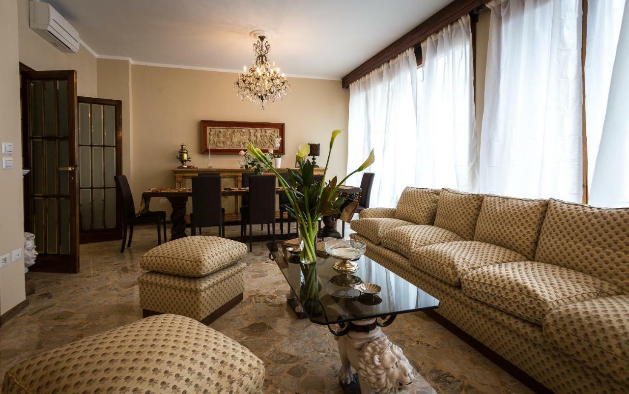 Ferrhouse Charm In Florence Two Lifts ภายนอก รูปภาพ