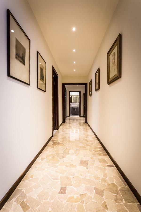 Ferrhouse Charm In Florence Two Lifts ภายนอก รูปภาพ